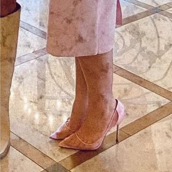 Manolo Blahnik Pink Mesh and Satin Bbla Pointed Toe Pumps Size 37.5 - Picture 12 of 13